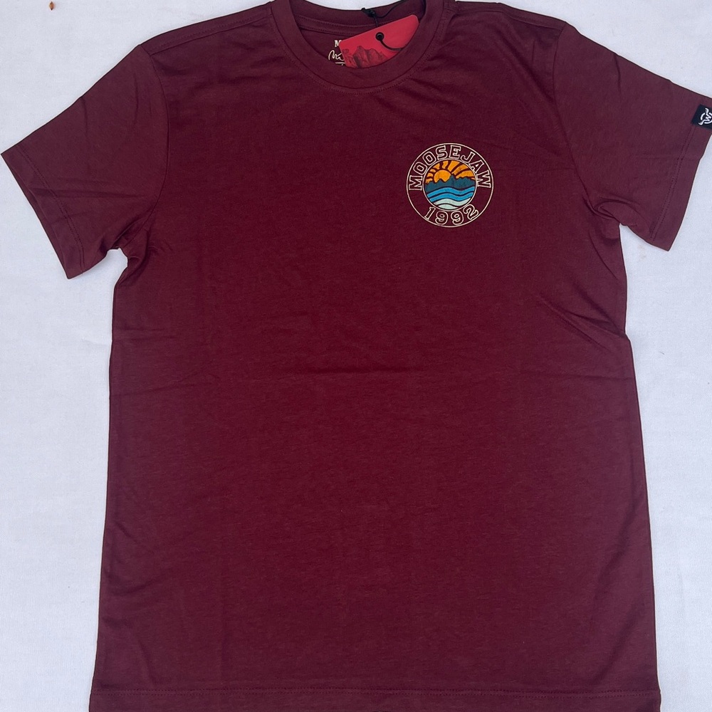 Moosejaw Women's Short Sleeve Graphic T-Shirt NWT Cotton Blend Tee Wine
